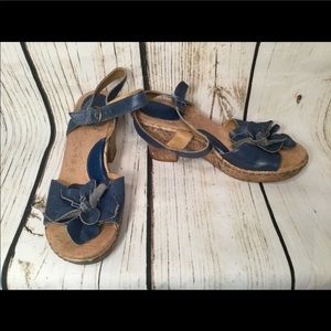 B.O.C. Size 8 Blue Wedge Sandals With Flower